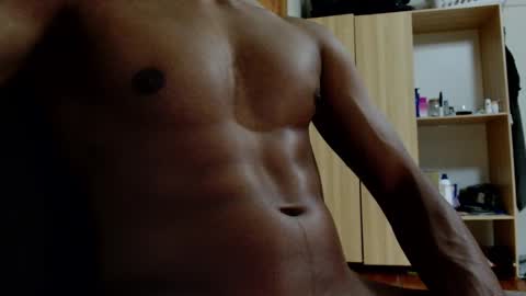 Snapshot of kinda_horny_right_now chatting on 10/05/25, 01:31 Isaac online show from 10/05/25, 01:31