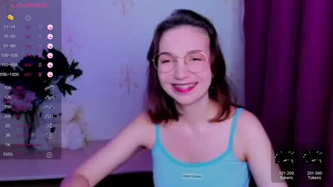 Snapshot of kindhazelhere_ chatting on 06/11/26, 04:32 Hazel online show from 06/11/26, 04:32