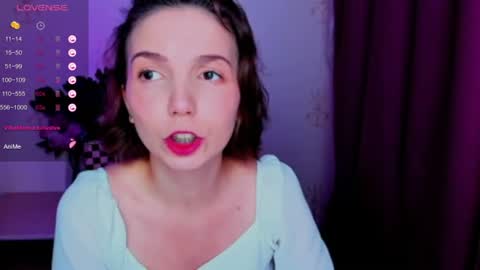 Snapshot of kindhazelhere_ chatting on 07/19/26, 04:05 Hazel online show from 07/19/26, 04:05