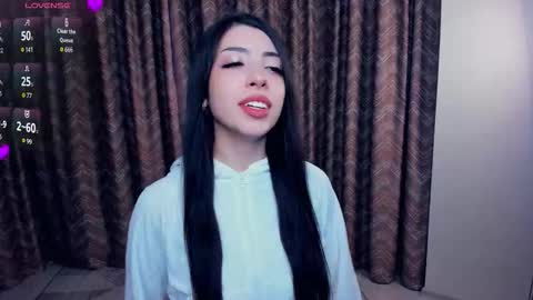 Snapshot of kindraevert chatting on 11/28/25, 04:37 Megan online show from 11/28/25, 04:37