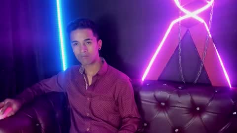 Snapshot of king2_and_queen2 chatting on 11/28/25, 02:47 NIKKY AND MAIK online show from 11/28/25, 02:47