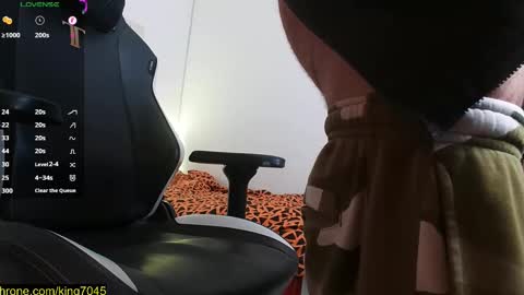 king7045 online show from 02/19/25, 07:39