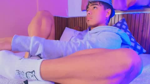 king  help me reach 100 likes online show from 10/02/25, 03:02