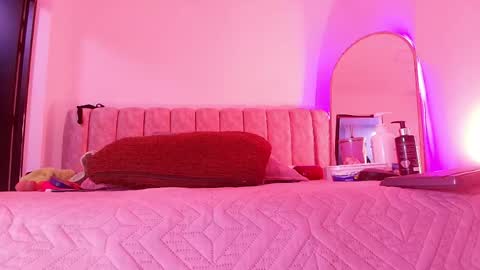 Bella online show from 04/18/26, 03:10