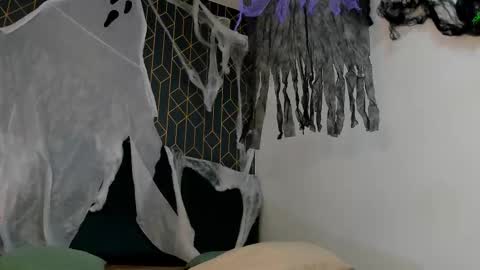 Angel Falconer online show from 10/30/25, 02:46