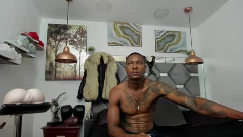 Snapshot of king_fitt_ chatting on 01/23/25, 12:52 HOT MEN BLACK online show from 01/23/25, 12:52