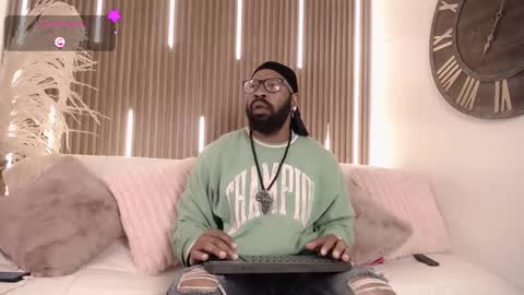 Snapshot of king_mallik chatting on 09/18/25, 01:02 Malik online show from 09/18/25, 01:02