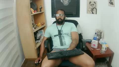 Snapshot of king_mallik chatting on 11/14/25, 03:49 Malik online show from 11/14/25, 03:49