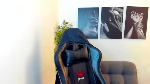 Snapshot of king_of_kings__ chatting on 02/01/25, 01:23 king_of_kings__ online show from 02/01/25, 01:23