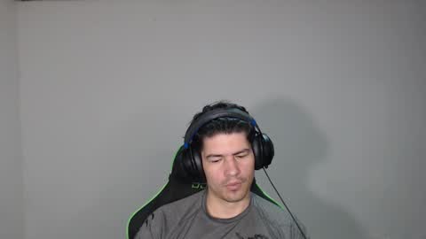 Snapshot of king_tryndamere chatting on 10/05/25, 06:06 Carlos online show from 10/05/25, 06:06