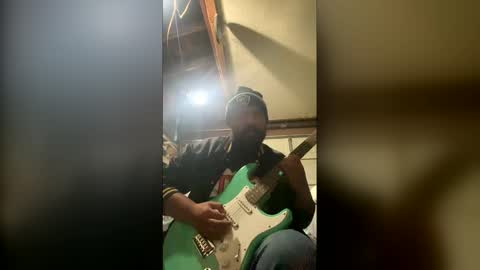 Snapshot of kingmoosems chatting on 12/21/25, 10:22 kingmoosems online show from 12/21/25, 10:22