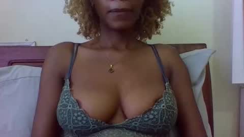 Snapshot of kingrena chatting on 02/19/26, 10:33 Rena-sexy online show from 02/19/26, 10:33