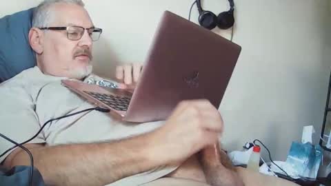 Snapshot of kingtongue10 chatting on 09/28/25, 03:06 kingtongue10 online show from 09/28/25, 03:06