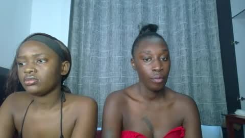 Snapshot of kinky_leila chatting on 06/22/26, 05:15 kinky_leila online show from 06/22/26, 05:15