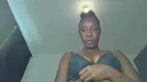 Snapshot of kinky_leila chatting on 06/29/26, 10:15 kinky_leila online show from 06/29/26, 10:15