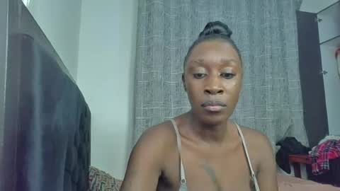 Snapshot of kinky_leila chatting on 07/09/26, 07:07 kinky_leila online show from 07/09/26, 07:07