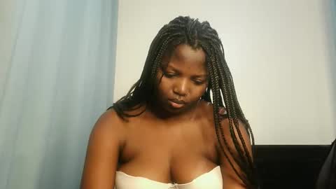 Snapshot of kinky_lola1 chatting on 11/18/25, 01:15 Lola online show from 11/18/25, 01:15