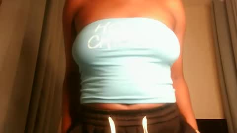 Snapshot of kinky_lola1 chatting on 12/16/25, 12:37 Lola online show from 12/16/25, 12:37