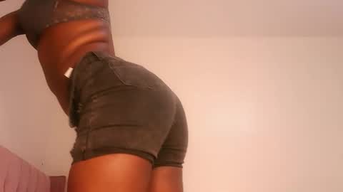 Snapshot of kinky_lola1 chatting on 02/20/26, 01:57 Lola online show from 02/20/26, 01:57