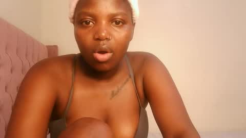 Snapshot of kinky_lola1 chatting on 02/27/26, 06:35 Lola online show from 02/27/26, 06:35