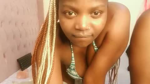 Lola online show from 03/10/26, 12:04