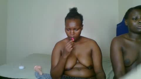 Snapshot of kinky_roey chatting on 02/26/25, 12:05 kinky_roey online show from 02/26/25, 12:05