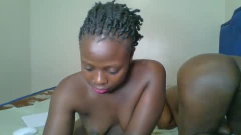 Snapshot of kinky_roey chatting on 03/10/25, 05:00 kinky_roey online show from 03/10/25, 05:00