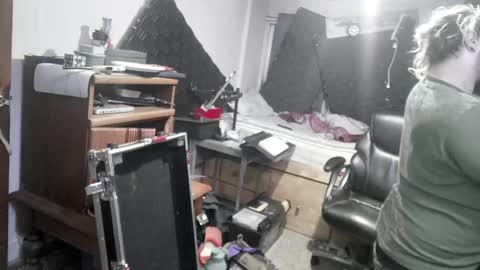 Snapshot of kinkybiguy14 chatting on 09/10/25, 09:31 Kinky Cassie online show from 09/10/25, 09:31