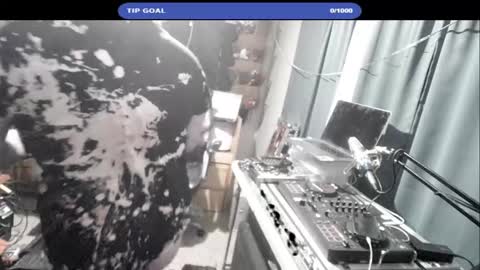 Snapshot of kinkybiguy14 chatting on 09/12/25, 05:07 Kinky Cassie online show from 09/12/25, 05:07