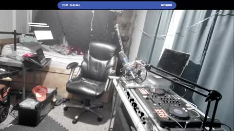 Snapshot of kinkybiguy14 chatting on 09/13/25, 07:08 Kinky Cassie online show from 09/13/25, 07:08