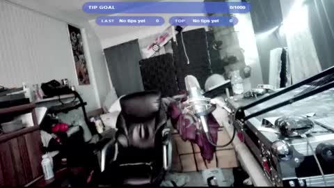 Snapshot of kinkybiguy14 chatting on 10/09/25, 01:03 Kinky Cassie online show from 10/09/25, 01:03