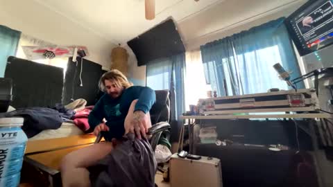 Snapshot of kinkybiguy14 chatting on 10/09/25, 02:15 Kinky Cassie online show from 10/09/25, 02:15