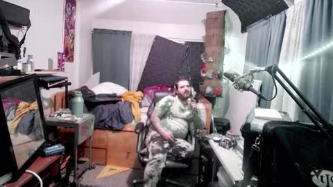 Snapshot of kinkybiguy14 chatting on 10/11/25, 06:23 Kinky Cassie online show from 10/11/25, 06:23