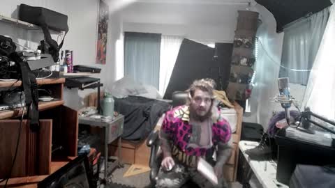 Snapshot of kinkybiguy14 chatting on 10/11/25, 09:35 Kinky Cassie online show from 10/11/25, 09:35