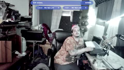 Snapshot of kinkybiguy14 chatting on 10/29/25, 08:49 Kinky Cassie online show from 10/29/25, 08:49