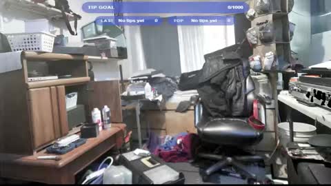 Snapshot of kinkybiguy14 chatting on 11/20/25, 01:00 Kinky Cassie online show from 11/20/25, 01:00