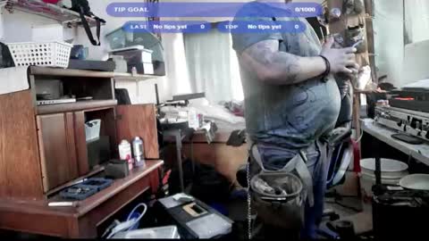 Snapshot of kinkybiguy14 chatting on 11/21/25, 01:43 Kinky Cassie online show from 11/21/25, 01:43