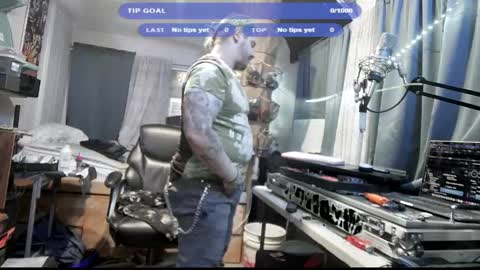 Snapshot of kinkybiguy14 chatting on 11/22/25, 02:10 Kinky Cassie online show from 11/22/25, 02:10