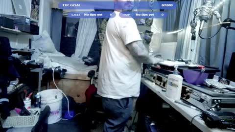 Snapshot of kinkybiguy14 chatting on 11/25/25, 06:35 Kinky Cassie online show from 11/25/25, 06:35