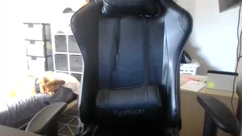 Snapshot of kinkybinerd chatting on 11/20/25, 06:57 Horny Bloomy online show from 11/20/25, 06:57