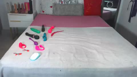 Snapshot of kinkybunz chatting on 11/19/25, 02:00 KinyBunz online show from 11/19/25, 02:00