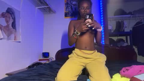 Snapshot of kinkycoupleinteracial chatting on 11/18/25, 02:39 interracialfacial online show from 11/18/25, 02:39