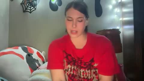 Snapshot of kinkycreative chatting on 11/13/25, 12:20 kinkycreative online show from 11/13/25, 12:20