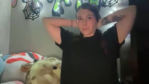 Snapshot of kinkycreative chatting on 11/14/25, 01:37 kinkycreative online show from 11/14/25, 01:37