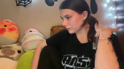 Snapshot of kinkycreative chatting on 11/24/25, 11:26 kinkycreative online show from 11/24/25, 11:26