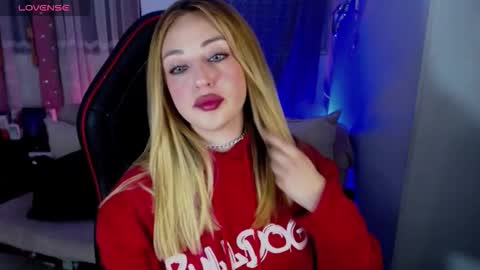  Sara  online show from 12/22/25, 11:02