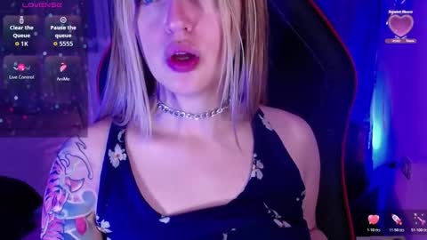 Snapshot of kinkydoll_ chatting on 03/06/26, 11:45 Sara online show from 03/06/26, 11:45