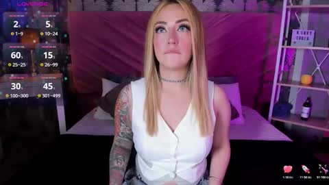 Snapshot of kinkydoll_ chatting on 03/19/26, 09:30 Sara online show from 03/19/26, 09:30