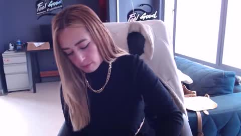 Snapshot of kinkydoll_ chatting on 03/26/26, 06:35 Sara online show from 03/26/26, 06:35
