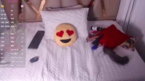 Snapshot of kinkyhousewifee_ chatting on 02/11/25, 02:46 MISS RYN online show from 02/11/25, 02:46